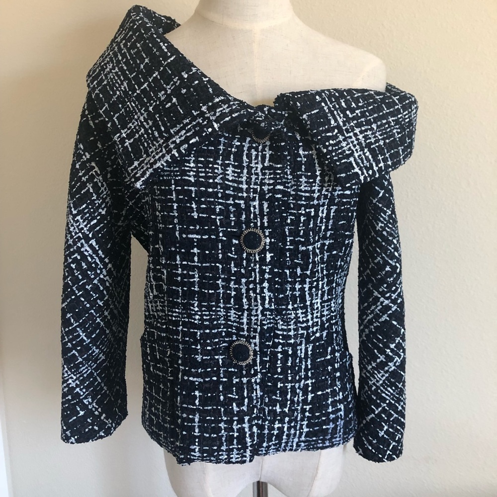 Chanel off shoulder tweed jacket 38